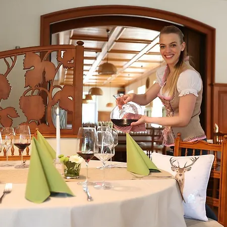بيت ضيافة Berggasthof Waldlust 3*